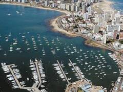 Comprar dólares sin restricciones, la nueva moda argentina en Punta del Este