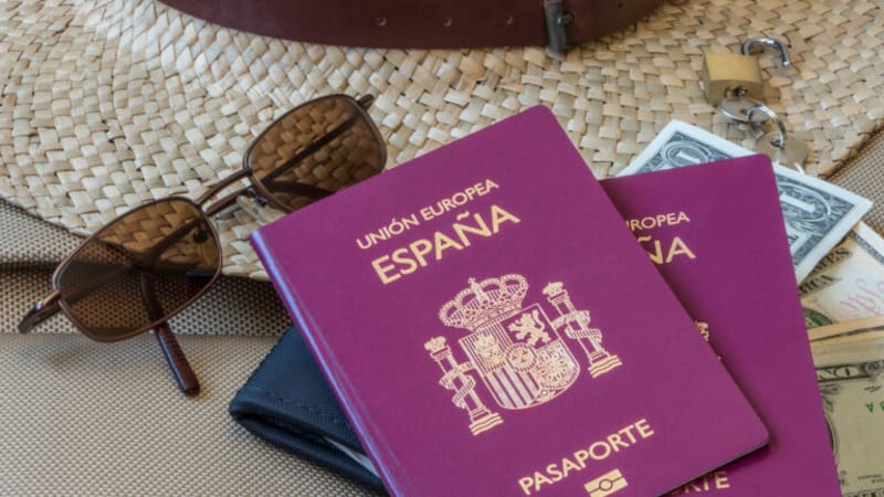 Una vez caducado, el Pasaporte español debe ser renovado.