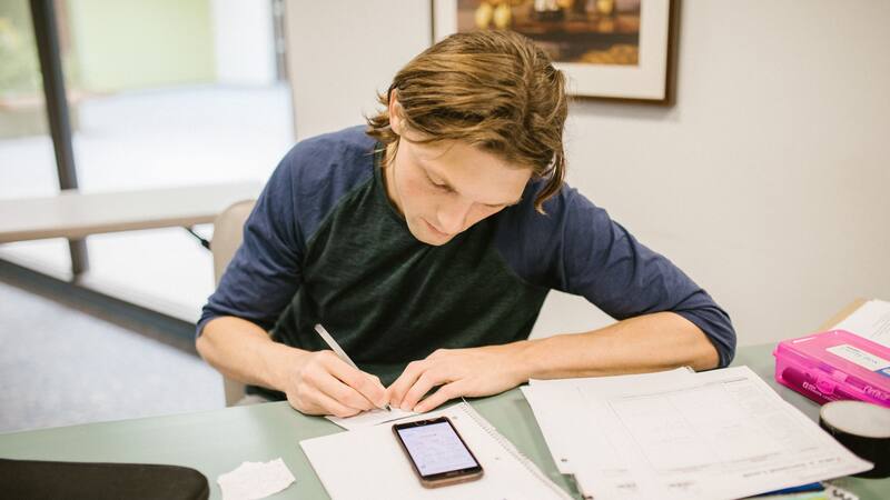 Estas son las oposiciones más fáciles de aprobar: ofrecen sueldos de hasta 2500 euros