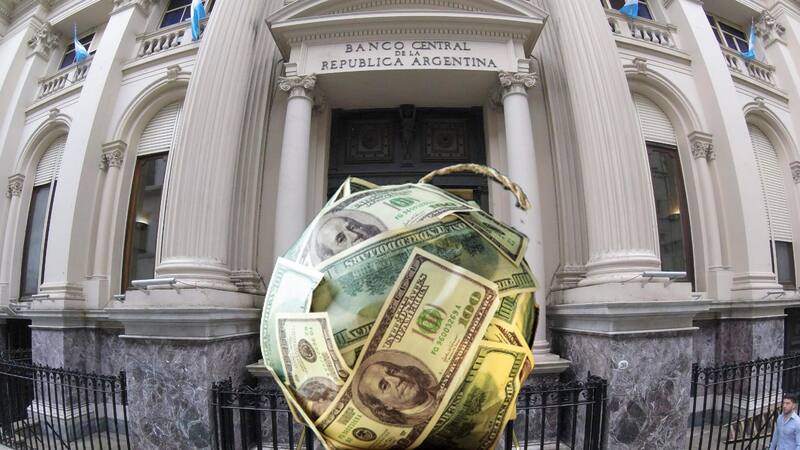 En este esquema, el blue quedó retrasado en $ 291, al quedar como el dólar libre más barato, pese a que al ser ilegal debería ser más caro que el operado a través de la Bolsa.