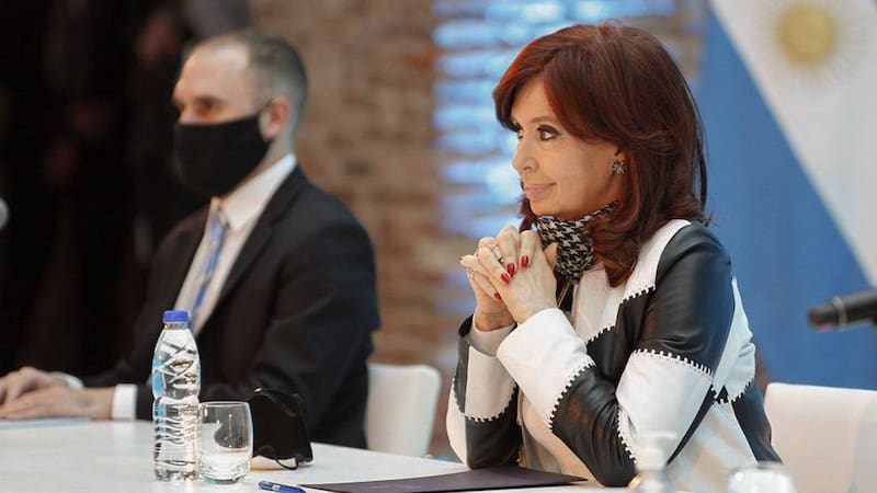 Martín Guzmán publicó su carta de renuncia como ministro de Economía mientras Cristina Kirchner lo criticaba durante un acto este sábado