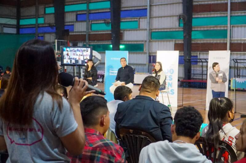 Jorge Capitanich en el encuentro de jóvenes y adolescentes que se realizó en Resistencia, Chaco.