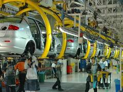 Las automotrices locales prevén reabrir en mayo pero ya saben que venderán la mitad que en 2019