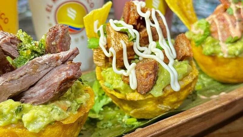 El lugar ofrece patacones y otros platos a precios muy convenientes.