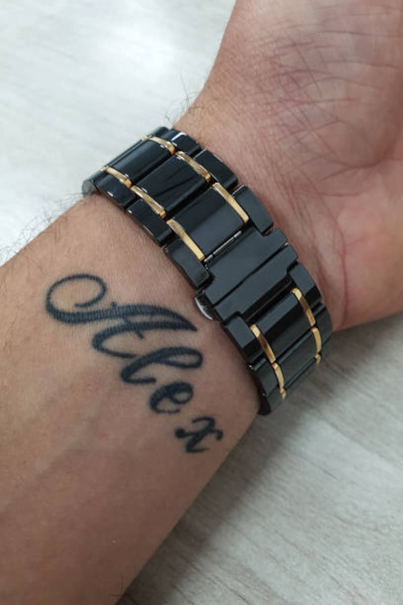 No se recomienda tatuar el nombre de la pareja. Fuente: iStock.