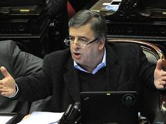 Mario Negri reclama que Díaz Gilligan renuncie para aclarar su situación