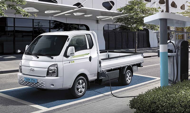 Hyundai Motor lanzó una serie de pequeñas camionetas con motor eléctrico como el Hyundai Porter II EV (Hyundai Mortor Company).