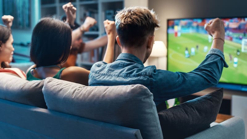 Cada vez más personas buscan plataformas alternativas de streaming para ver partidos de fútbol gratis.