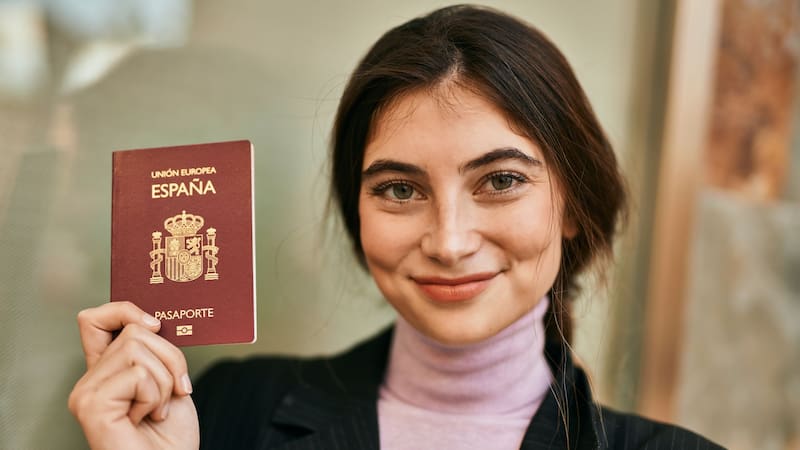 El pasaporte español puede retirarse de forma definitiva en casos contemplados por la ley.