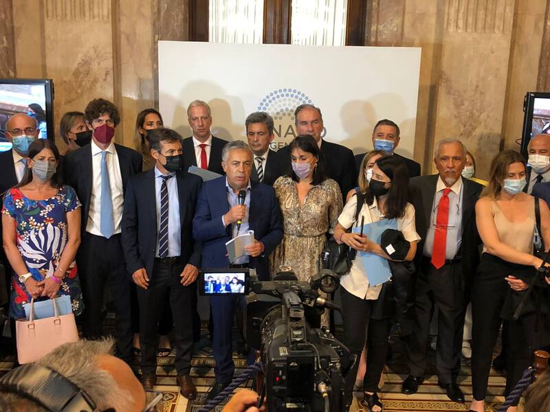 Los senadores de la oposición consideraron que la sesión fue "nula".