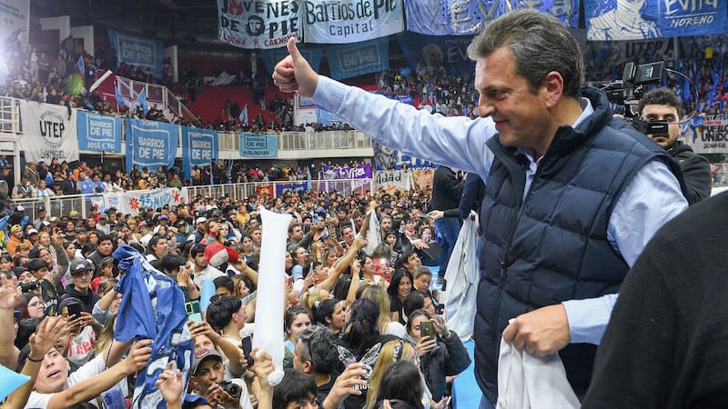 Sergio Massa recibió un fuerte respaldo de los movimientos sociales