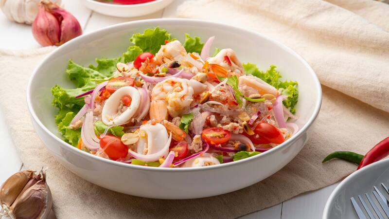 Salpicón de marisco: así puedes preparar la mejor ensalada de mar por menos de 5 euros.