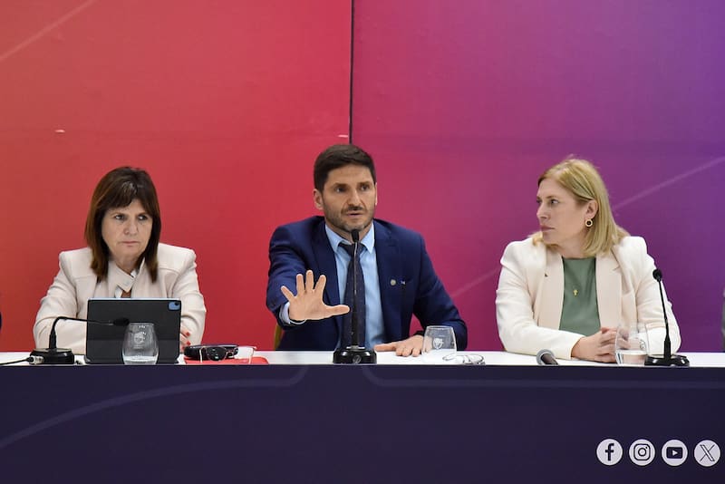 La ministra Bullrich con el gobernador de Santa Fe, Maximiliano Pullaro