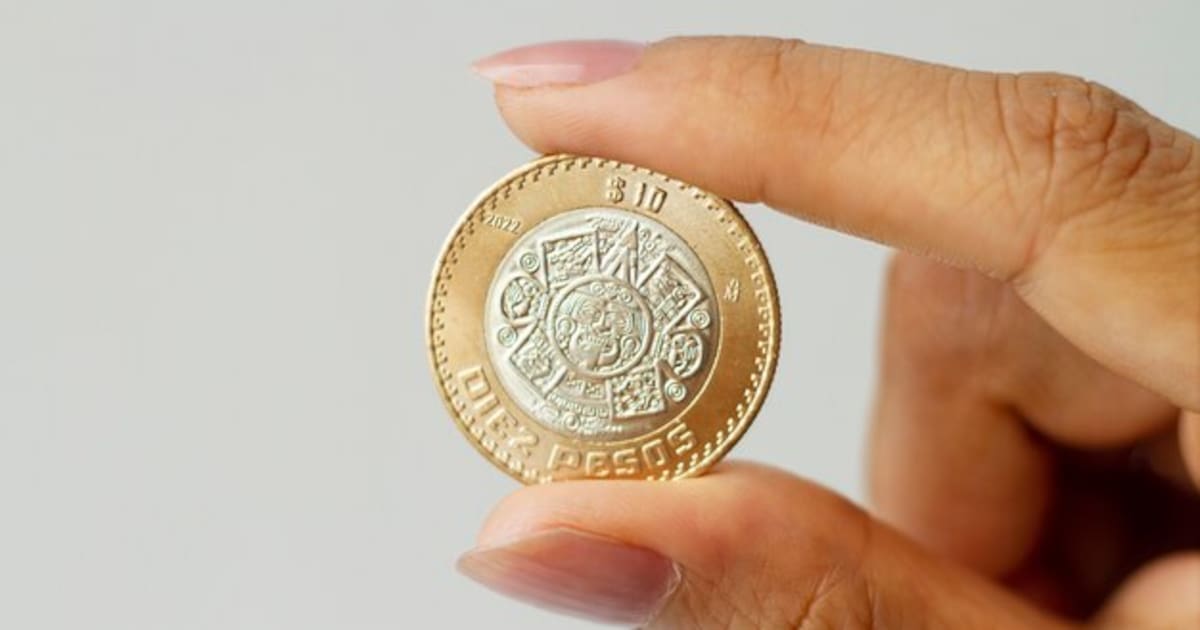 Dólar alcanza los $17.92 pesos, pero muestra tendencia a la baja en el último año