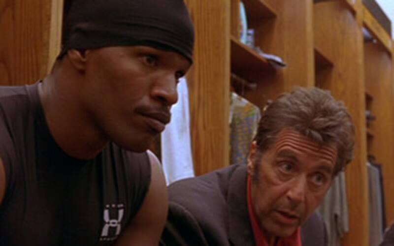 Jamie Foxx y Al Pacino, protagonistas de Un domingo cualquiera, con Under Armour presente.