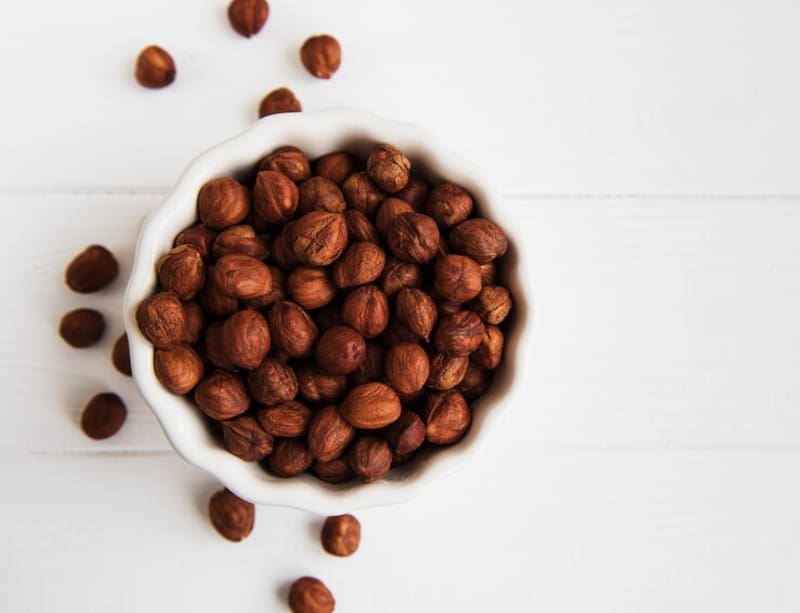 El fruto lleno de antioxidantes, propiedades antiinflamatorias y nutrientes que mejora la circulación y combate várices. Fuente: Freepik.