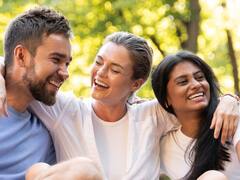 Un estudio científico reveló la cantidad de horas exactas que se necesitan para hacer un amigo nuevo