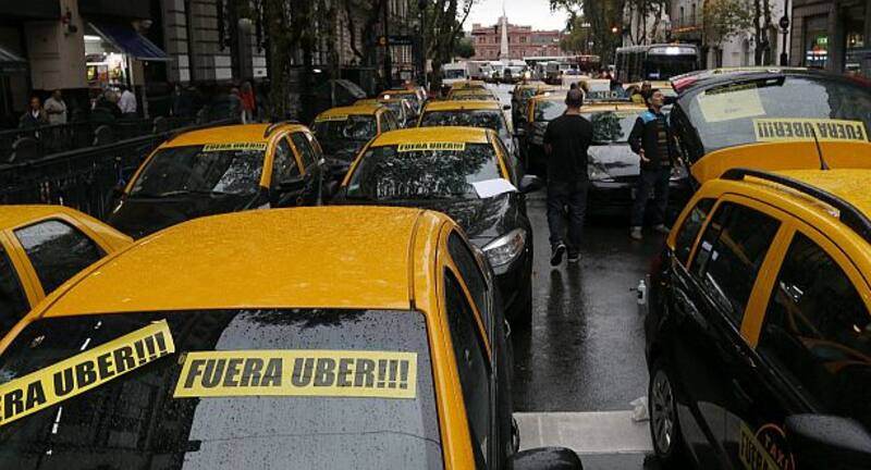 La llegada de la aplicación al país motivó varias protestas de los taxistas.