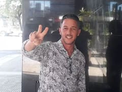 Identificaron y pidieron la detención del hombre que le tiró un botellazo a Javier Milei durante la asunción