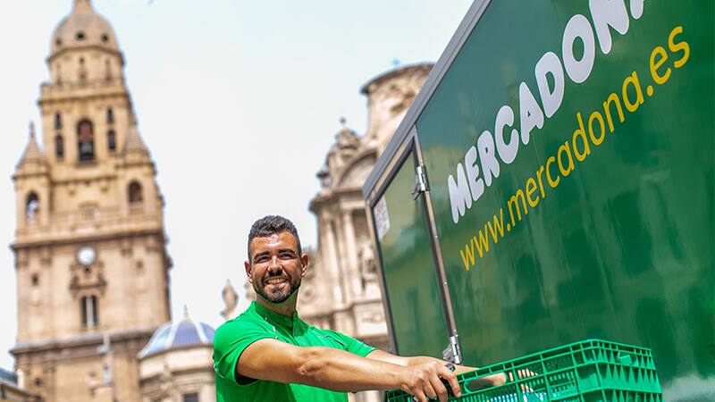 Mercadona busca empleados: contratos indefinidos, sueldos de hasta 80.000 euros y excelentes condiciones laborales.