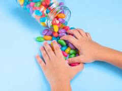 Exigen prohibir este ingrediente en todas las golosinas y snacks por ser altamente nocivo para los niños