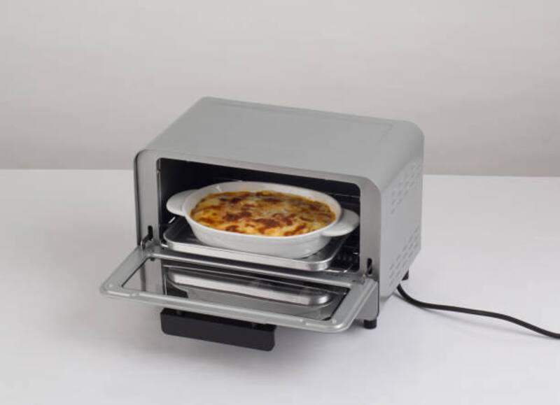 El horno eléctrico permite hornear, asar, gratinar y recalentar sin alterar la calidad de la comida.