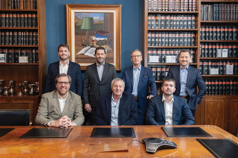 Pese al "ajuste más grande en la historia de la humanidad", como dice Milei, no hubo grandes concursos o quiebras. "Hoy, no conviene porque no hay deuda: un juzgado no devolverá el mercado si lo que cayeron fueron las ventas", explican en Alegría, Buey Fernández, Fissore & Montemerlo. La boutique está trabajando en la última etapa del asunto más intenso que tuvo en los últimos cuatro años: Vicentin. También, avanza con otra convocatoria de tamaño y complejidad similar: la de Molino Cañuelas. Y también encarrila otro caso importante: Cartellone.