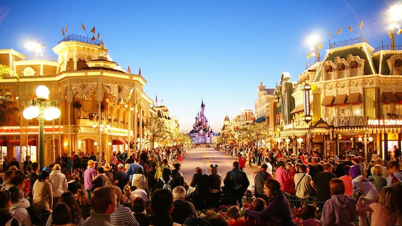 La empresa de viajes ofrece un viaje al mítico centro temático de Disney por un precio imperdible