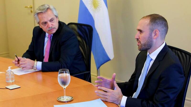 El Gobierno pagará el mes que viene parte de la deuda que renegoció