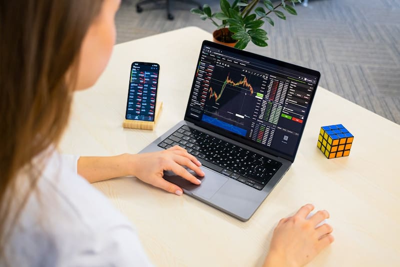 La cotización de las acciones más destacadas en el IBEX en España (foto: Pexels).