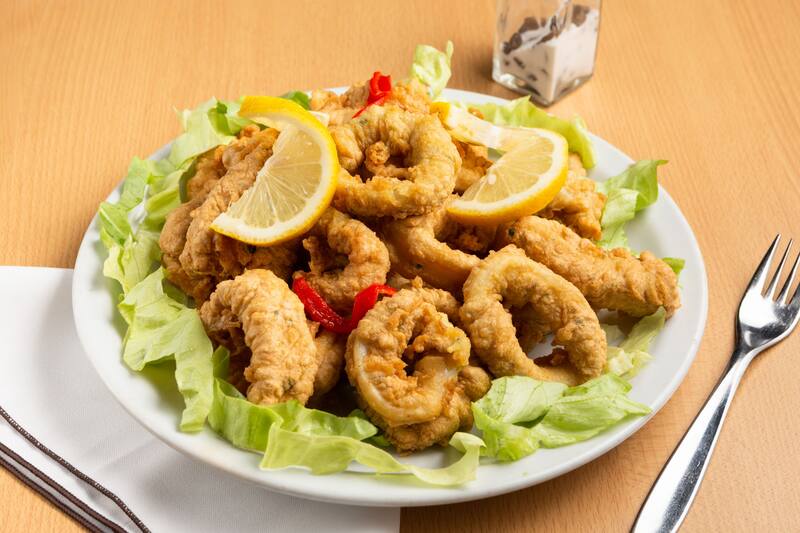 Las rabas son uno de los platos típicos de Cantabria (Fuente: Shutterstock)