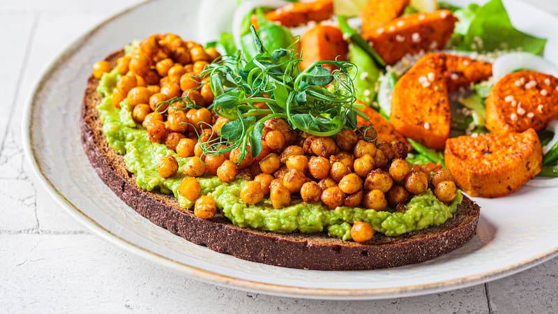No es la lenteja: el alimento olvidado de las abuelas que tiene más fibra que la quinoa, ayuda a bajar de peso y reduce el colesterol.