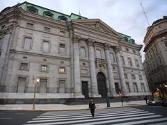 Amenaza de bomba en el Banco Nación, con insultos a Milei