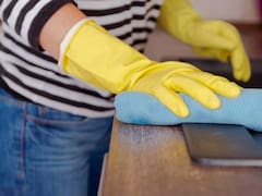 Qué hacen con su tiempo los argentinos: quién trabaja más en el hogar, en tareas de cuidado y cuánto usamos el celular