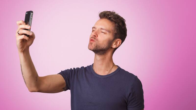 Esta nueva herramienta de Tinder basada en inteligencia artificial facilita la elección de fotos de perfil.