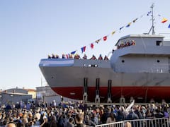 Cómo justificó el astillero la botadura anticipada de un barco en un acto de campaña de Kicillof y Tolosa Paz