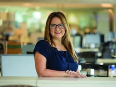 Se cambió a un trabajo de menor sueldo para hacer la diferencia y hoy lidera una multinacional