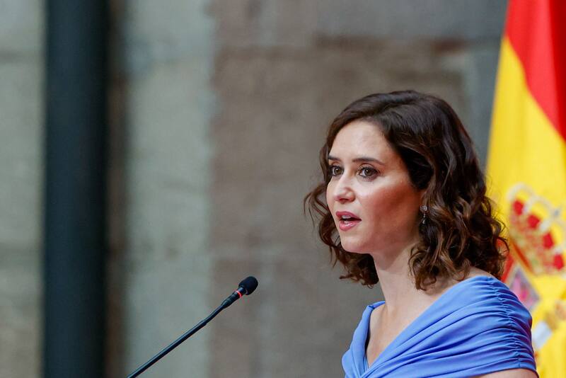 El cartel de la feria ha generado expectación al contar con la imagen de Victoria Federica, sobrina del rey Felipe VI, como protagonista. La elección ha sido presentada en una gala en Las Ventas, con la presencia de autoridades como la presidenta regional, Isabel Díaz Ayuso, y el alcalde de Madrid, José Luis Martínez Almeida. (Imagen: archivo)