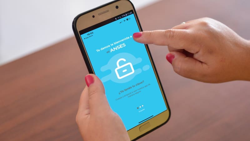 La actualización de datos se puede realizar tanto en la web como en el teléfono.