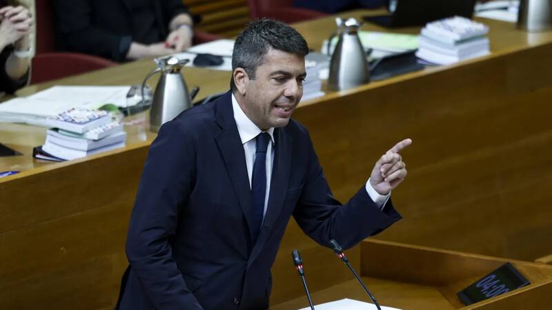 Mazón le exige a Pedro Sánchez que convoque elecciones y denuncia una "sinfonía política de destrucción".