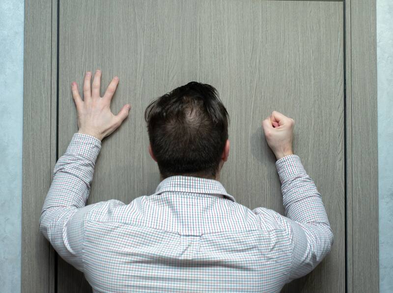 Cuando el diálogo no funciona, los afectados por el ruido pueden recurrir a la vía legal para exigir el cese de las actividades molestas. (Fuente: Shutterstock)