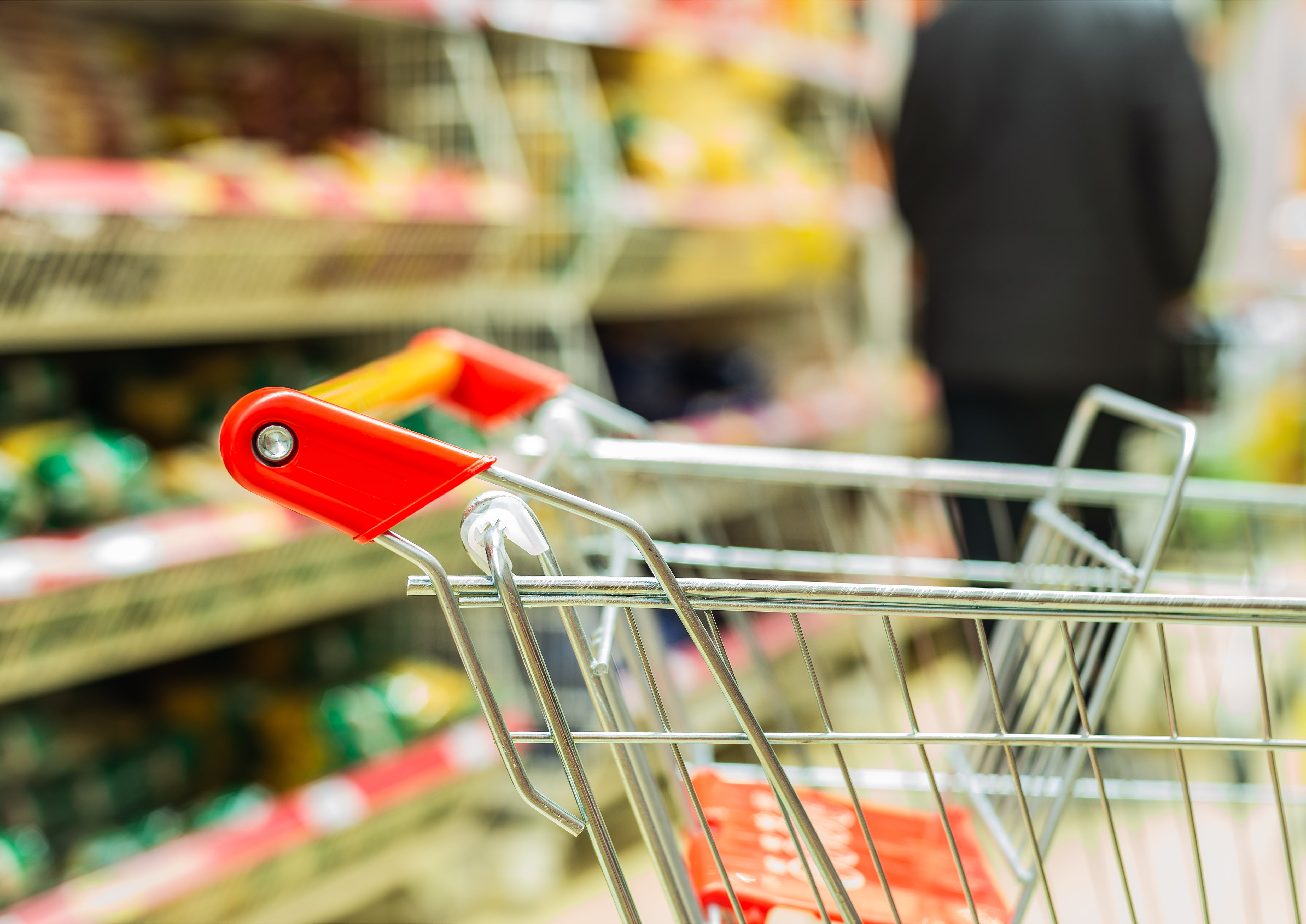 El consumo no encuentra piso: sigue la caída en los supermercados y se profundiza en mayoristas