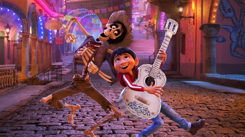 Coco, de Disney y Pixar, es una gran película animada que representa fielmente al Día de los Muertos.