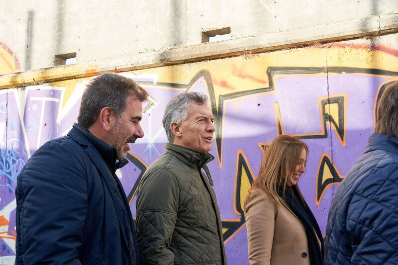 Mauricio Macri en una recorrida con María Eugenia Vidal y Cristian Ritondo.