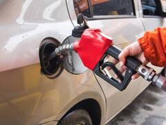 Baja el precio del combustible en agosto de 2025: ¿cuánto cuesta llenar el tanque?