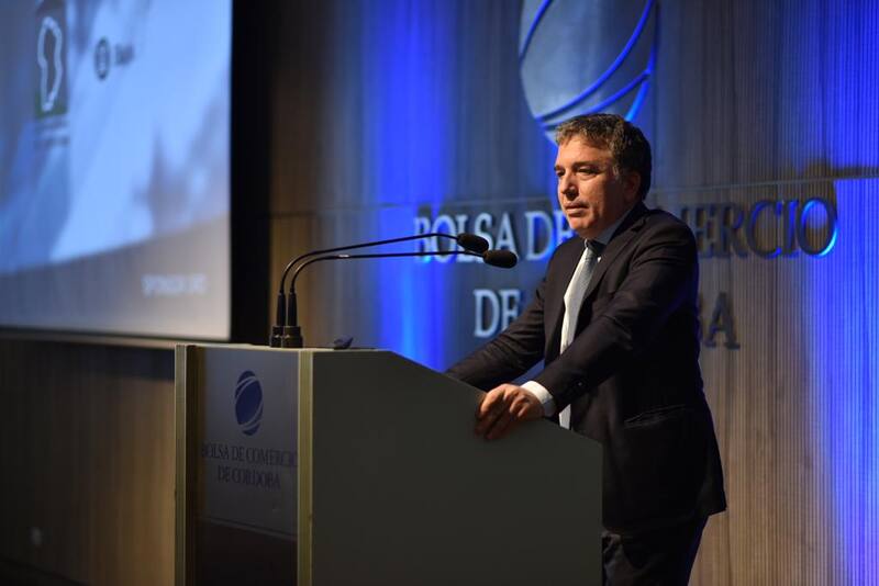 Nicolás Dujovne propuso que la Argentina elimine todos los controles cambiarios.