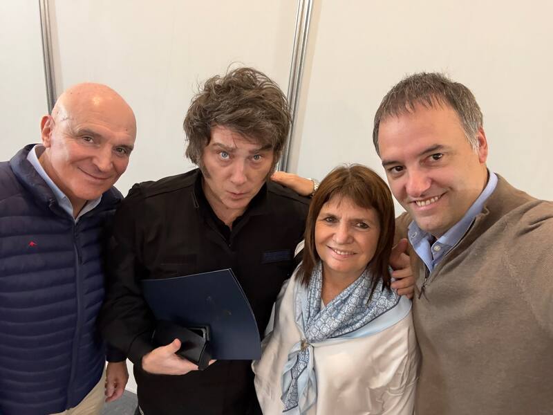 El presidente Javier Milei junto con el diputado de La Libertad Avanza (LLA), José Luis Espert.