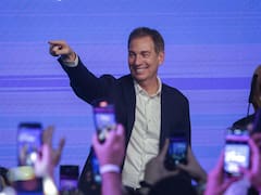 El primer día de Santilli: reunión de Gabinete, cumbre con los Menem y postergación de la jura