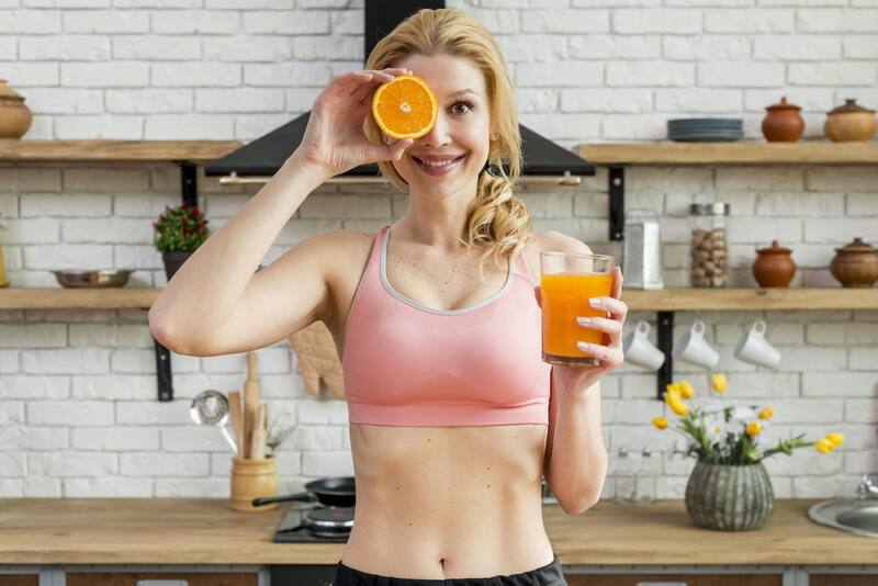 En el ámbito bucal, la vitamina C contribuye al crecimiento y mantenimiento de huesos, dientes, ligamentos y encías. (Fuente: Freepik)