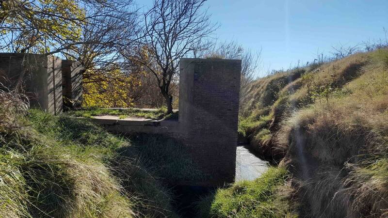 Restos de una de las esclusas del canal